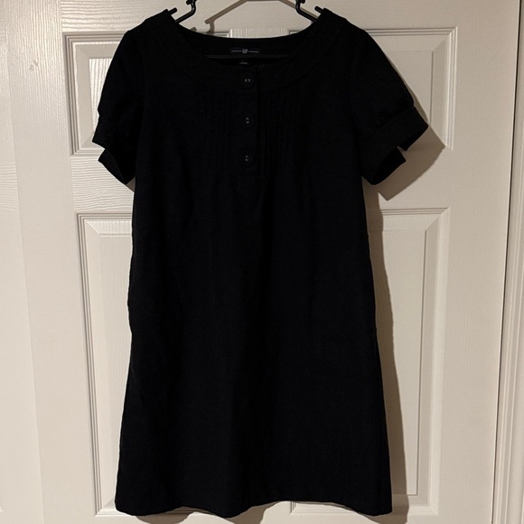 GAP Dresses & Skirts - GAP Black Short Sleeve Dress